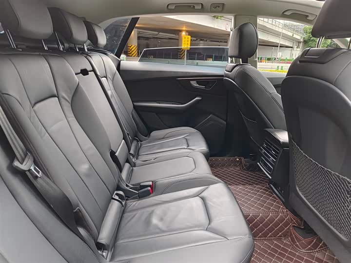 Фото 10 - Audi Q8