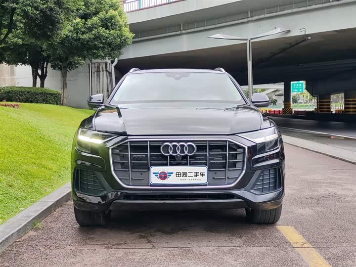 Фото 2 - Audi Q8