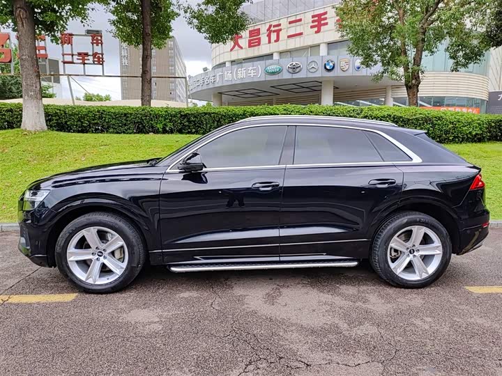 Фото 3 - Audi Q8