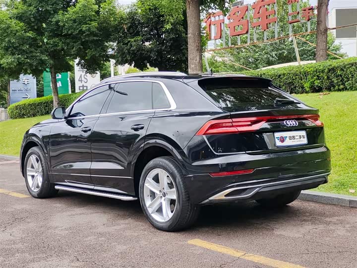Фото 4 - Audi Q8