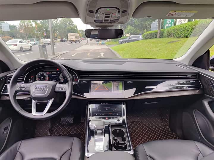 Фото 6 - Audi Q8