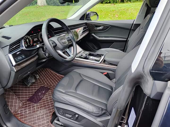 Фото 7 - Audi Q8