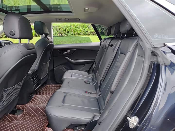 Фото 8 - Audi Q8