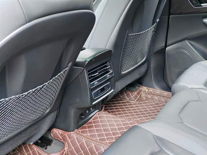 Фото 9 - Audi Q8