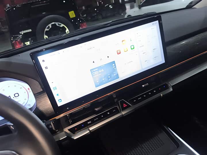 Фото 13 - Tank 400 Hybrid