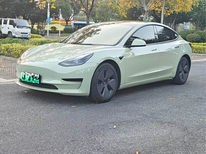 Фото 1 - Tesla Model 3