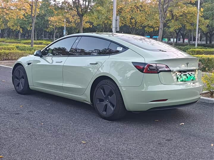 Фото 2 - Tesla Model 3