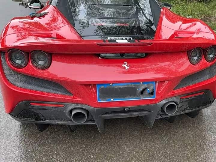 Фото 4 - Ferrari F8