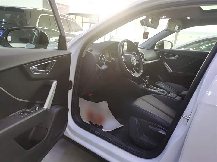 Фото 16 - Audi Q2L