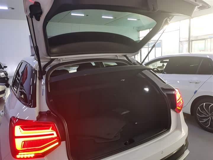 Фото 19 - Audi Q2L