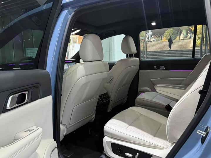 Фото 10 - LiXiang One