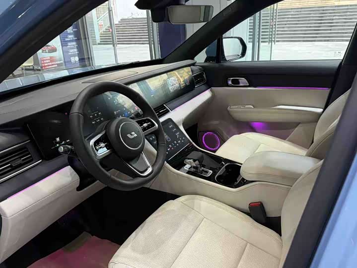 Фото 4 - LiXiang One