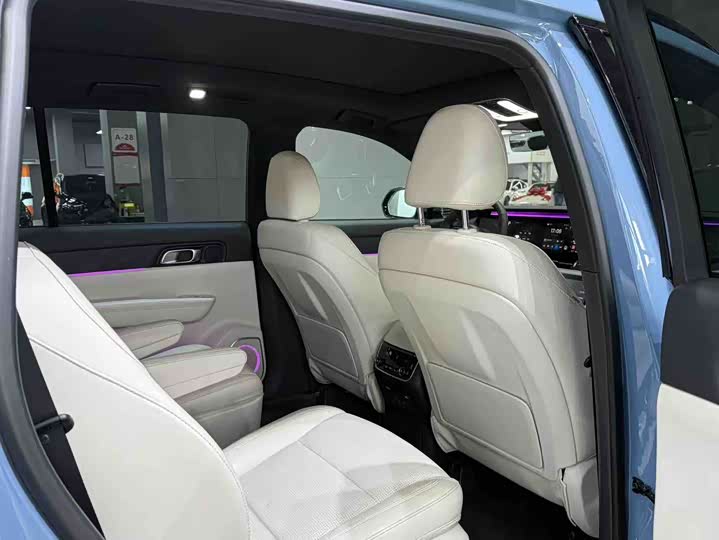 Фото 6 - LiXiang One