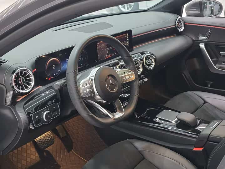 Фото 10 - Mercedes-Benz A-Class