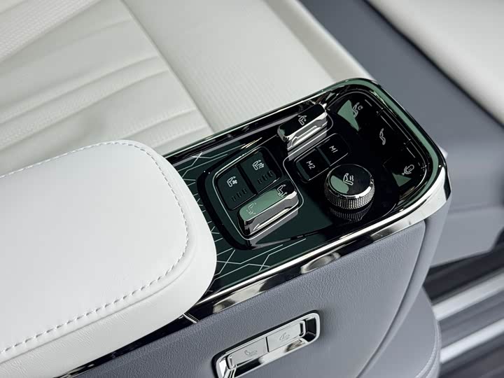 Фото 11 - Zeekr 009