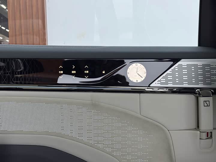 Фото 12 - Zeekr 009