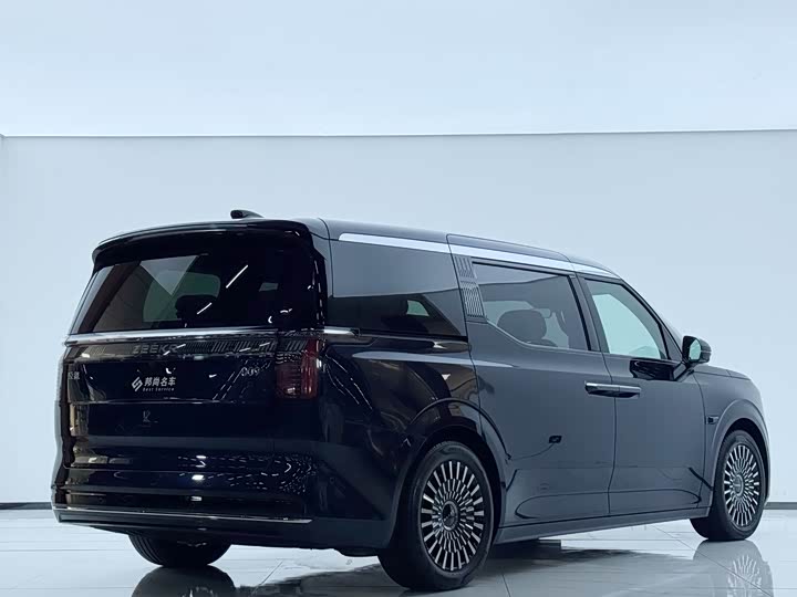 Фото 26 - Zeekr 009