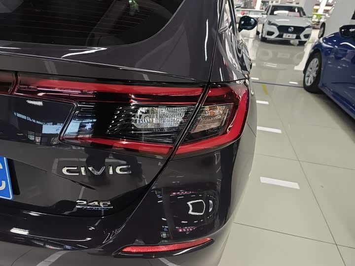 Фото 8 - Honda Civic