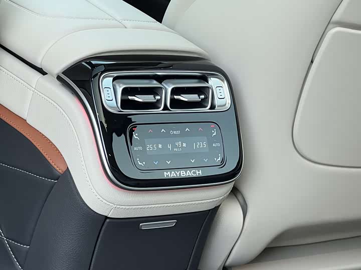 Фото 18 - Mercedes-Benz Maybach S-Class