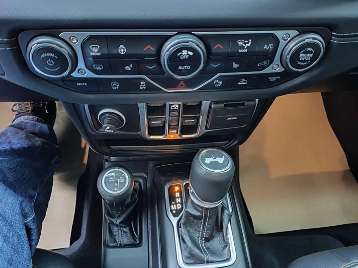 Фото 11 - Jeep Wrangler