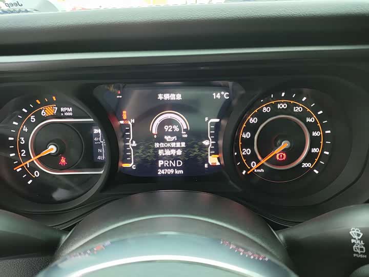 Фото 13 - Jeep Wrangler