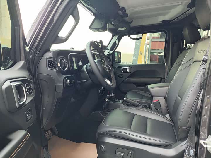 Фото 5 - Jeep Wrangler