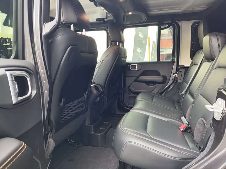 Фото 6 - Jeep Wrangler