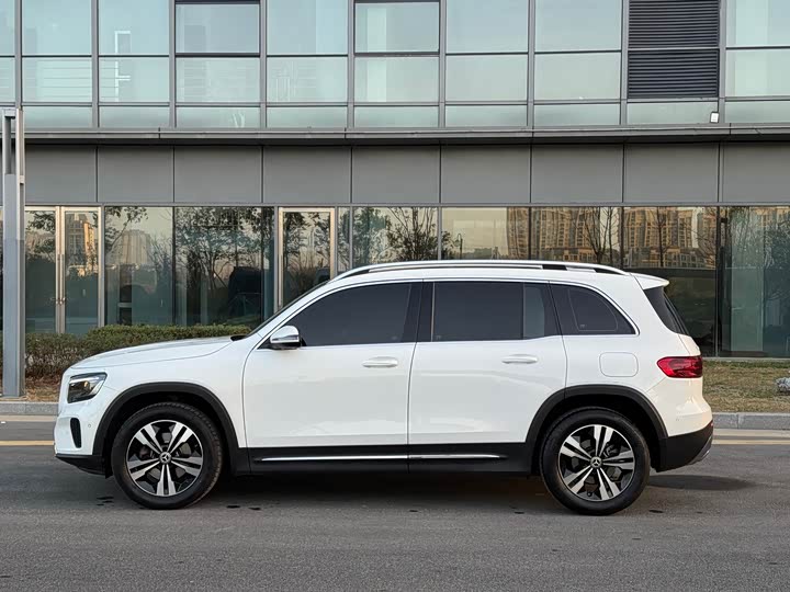 Фото 10 - Mercedes-Benz GLB-Class