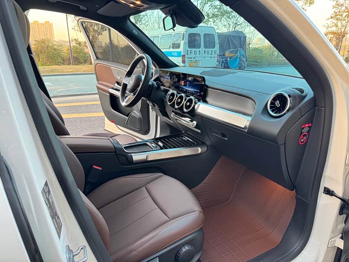 Фото 11 - Mercedes-Benz GLB-Class