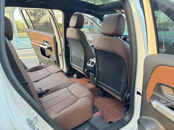 Фото 12 - Mercedes-Benz GLB-Class