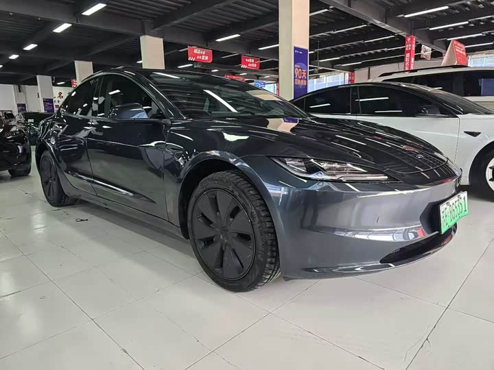 Фото 2 - Tesla Model 3