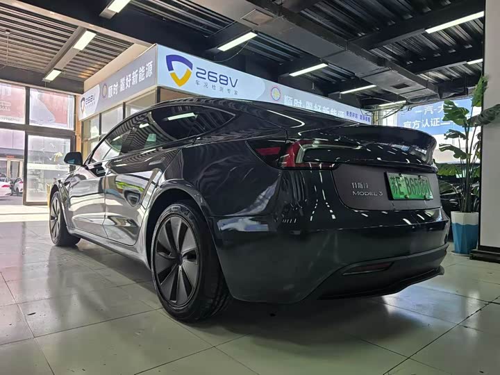 Фото 4 - Tesla Model 3