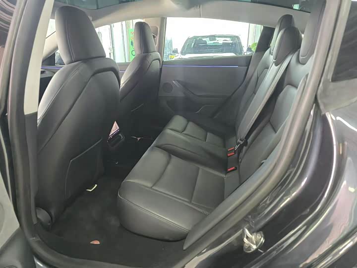 Фото 8 - Tesla Model 3