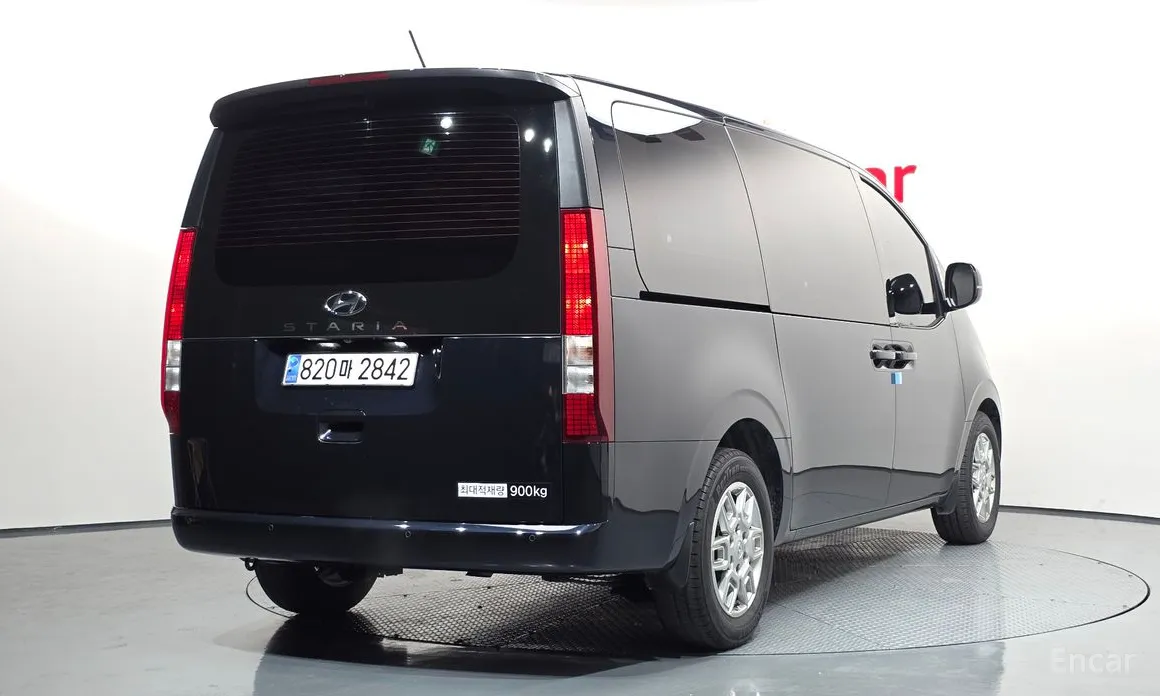 Фото 2 - Hyundai Staria