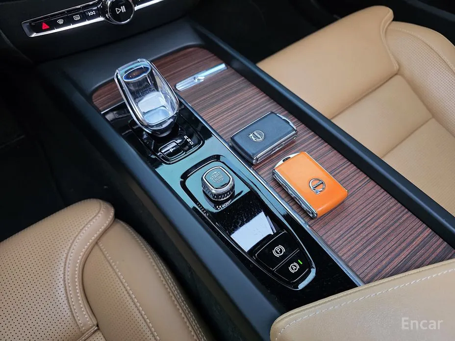 Фото 15 - Volvo V60