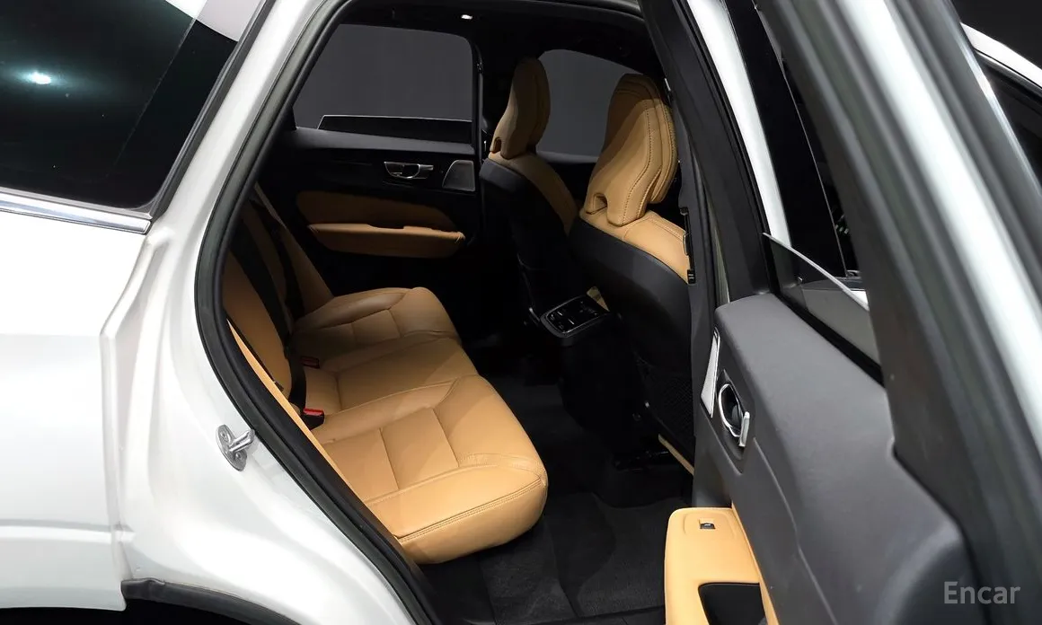 Фото 12 - Volvo XC60