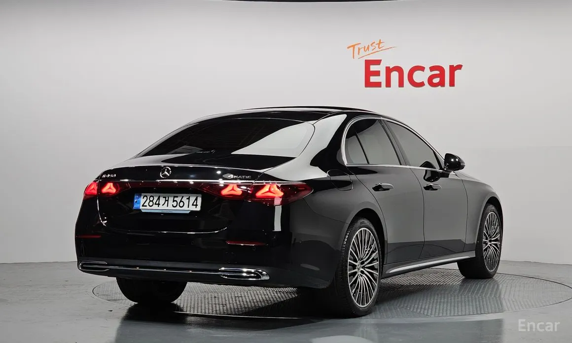 Фото 2 - Mercedes-Benz E-Class