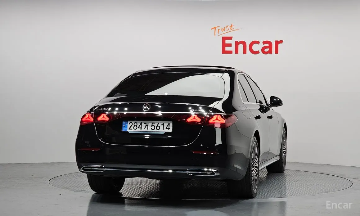 Фото 4 - Mercedes-Benz E-Class