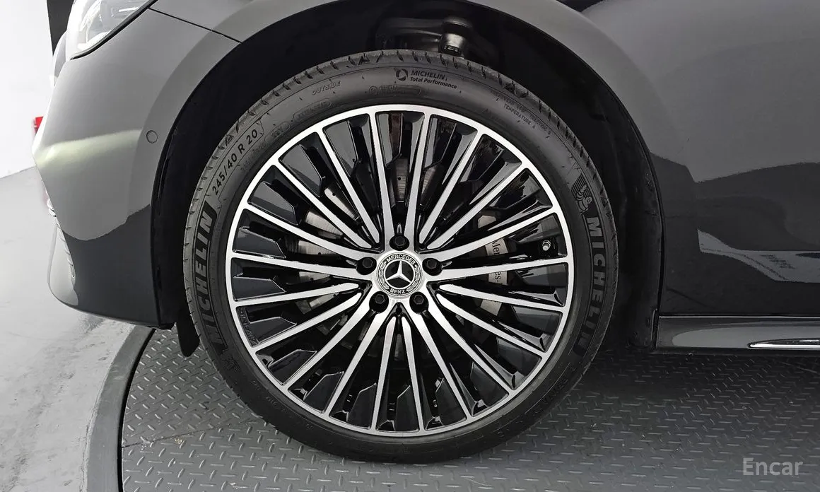 Фото 5 - Mercedes-Benz E-Class