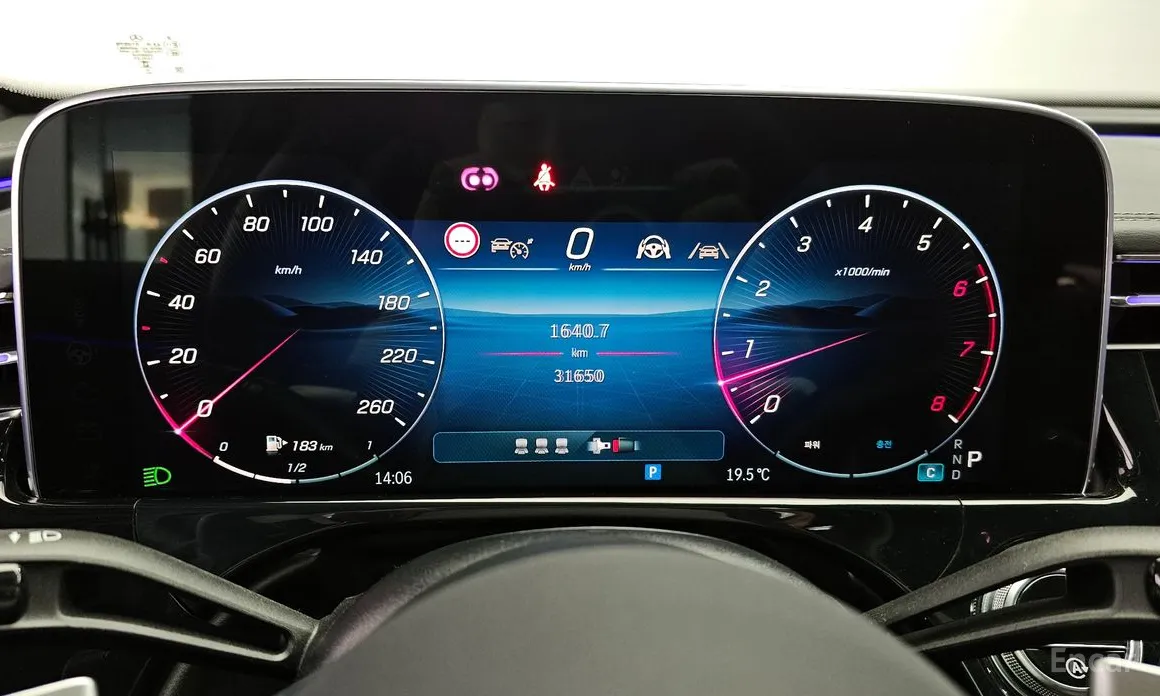 Фото 8 - Mercedes-Benz E-Class