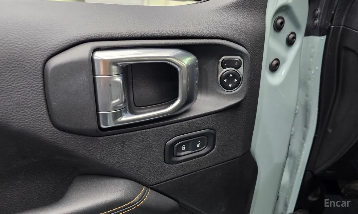 Фото 17 - Jeep Wrangler