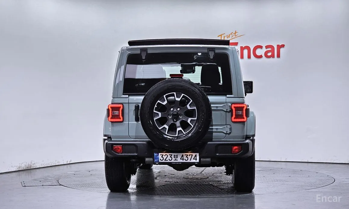 Фото 4 - Jeep Wrangler