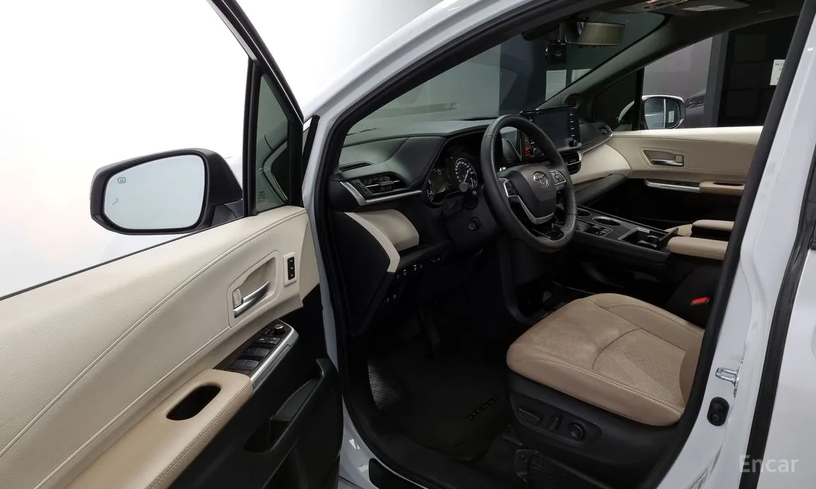 Фото 10 - Toyota Sienna