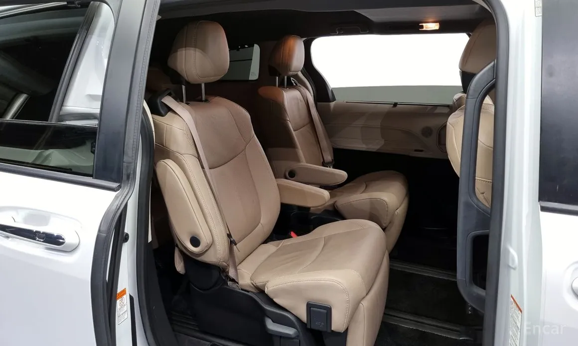 Фото 12 - Toyota Sienna