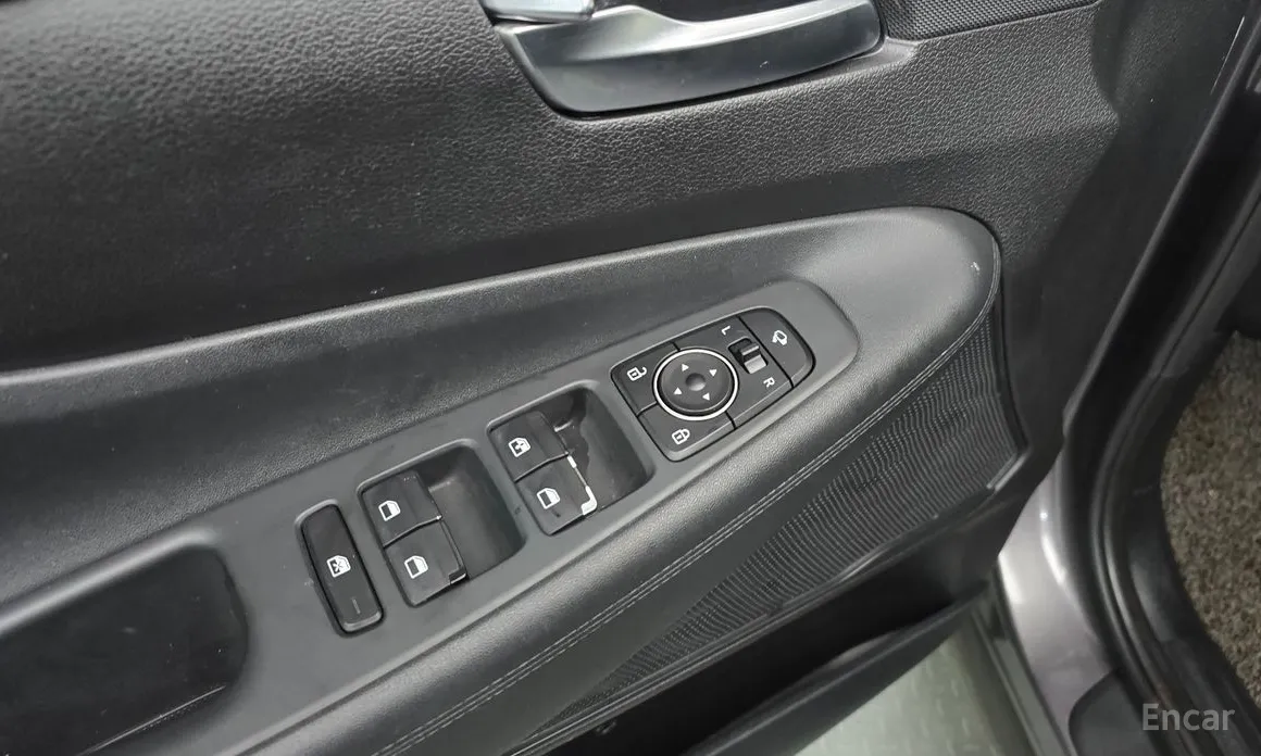 Фото 19 - Hyundai Santa Fe