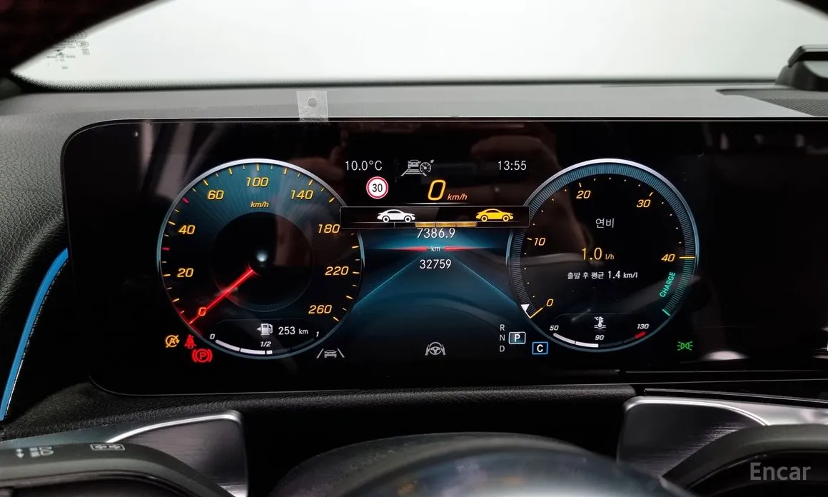 Фото 8 - Mercedes-Benz GLB-Class