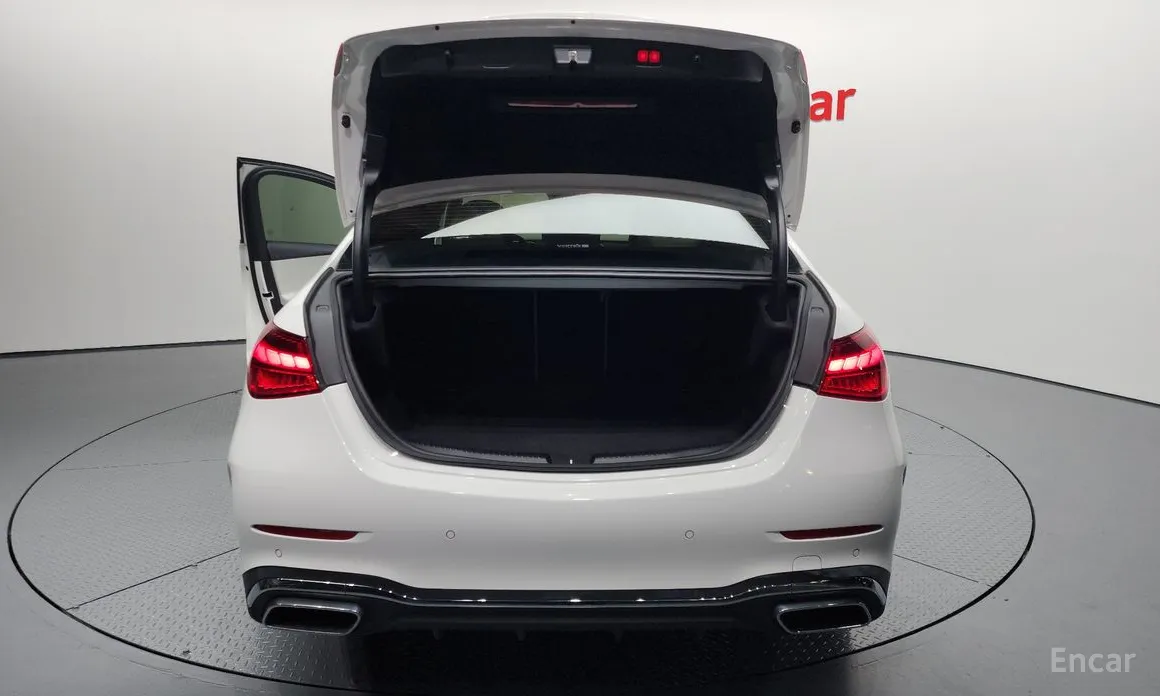 Фото 20 - Mercedes-Benz C-Class