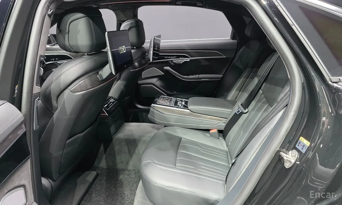 Фото 12 - Audi A8