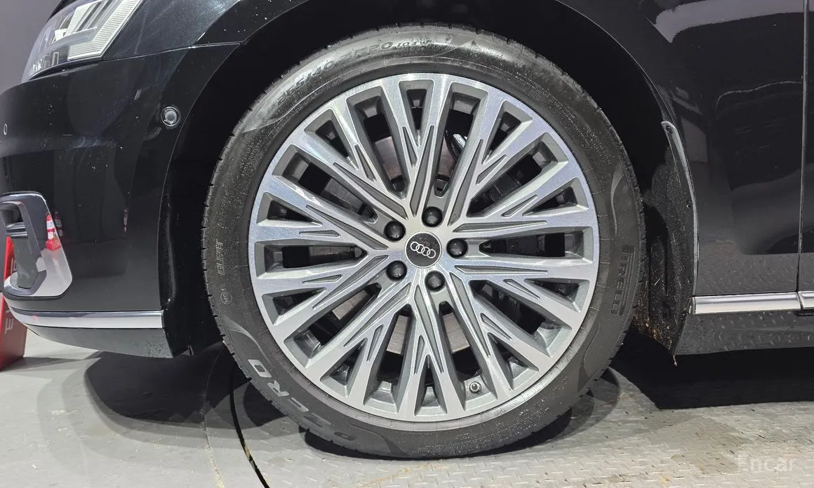 Фото 5 - Audi A8