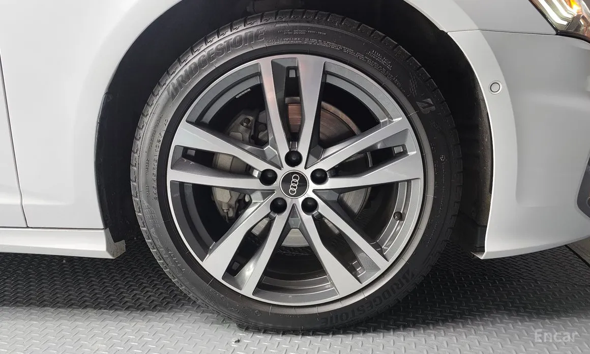 Фото 5 - Audi A6